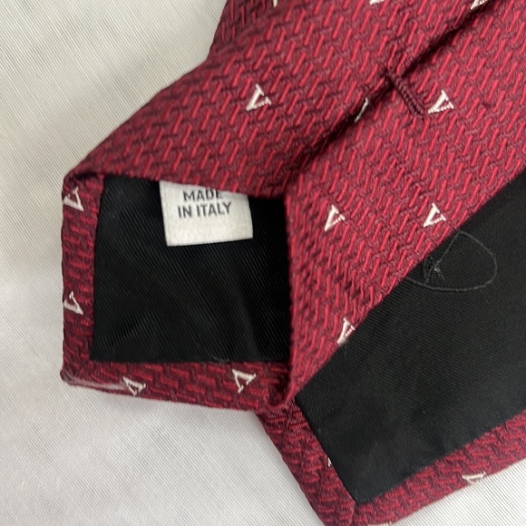 Valentino Burgundy “V” Print Tie. Like new! - Picture 7 of 11